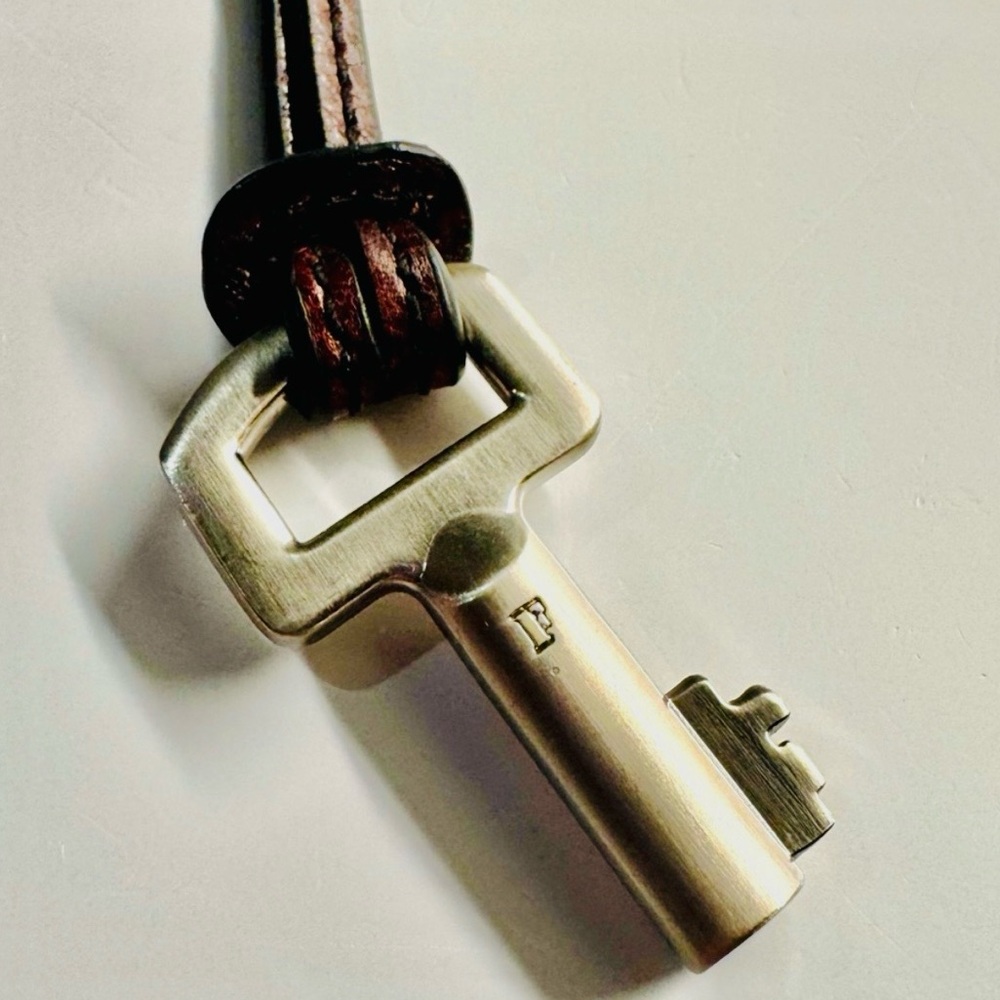 FOSSIL Silver Key Fob Chain Charm Bag Replacement w/Dark Brown Leather Strap EUC - Picture 6 of 9